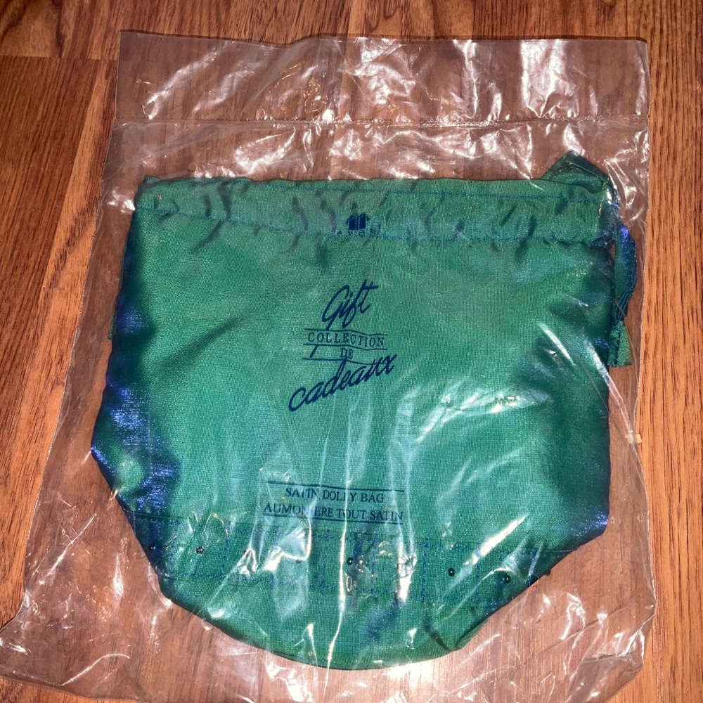 ⭐️ 10-4-$10- Green Satin Gift Collection Bag